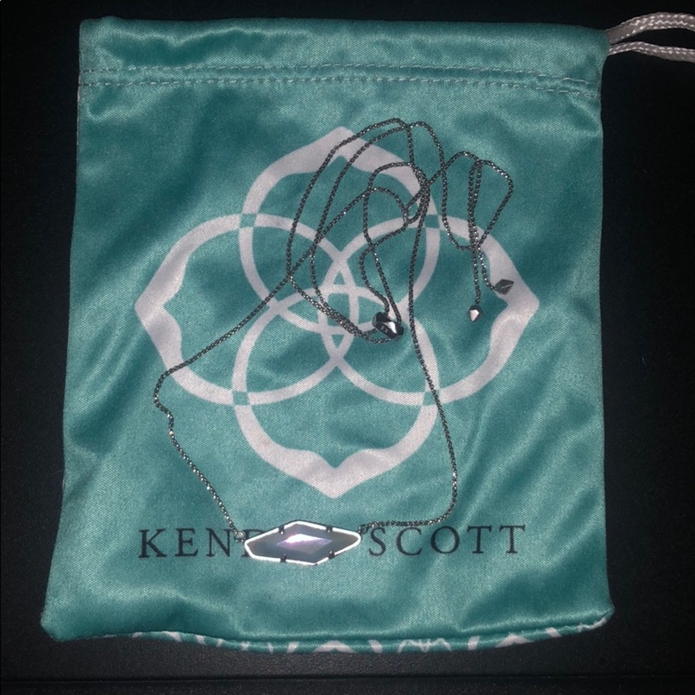 Kendra Scott necklace